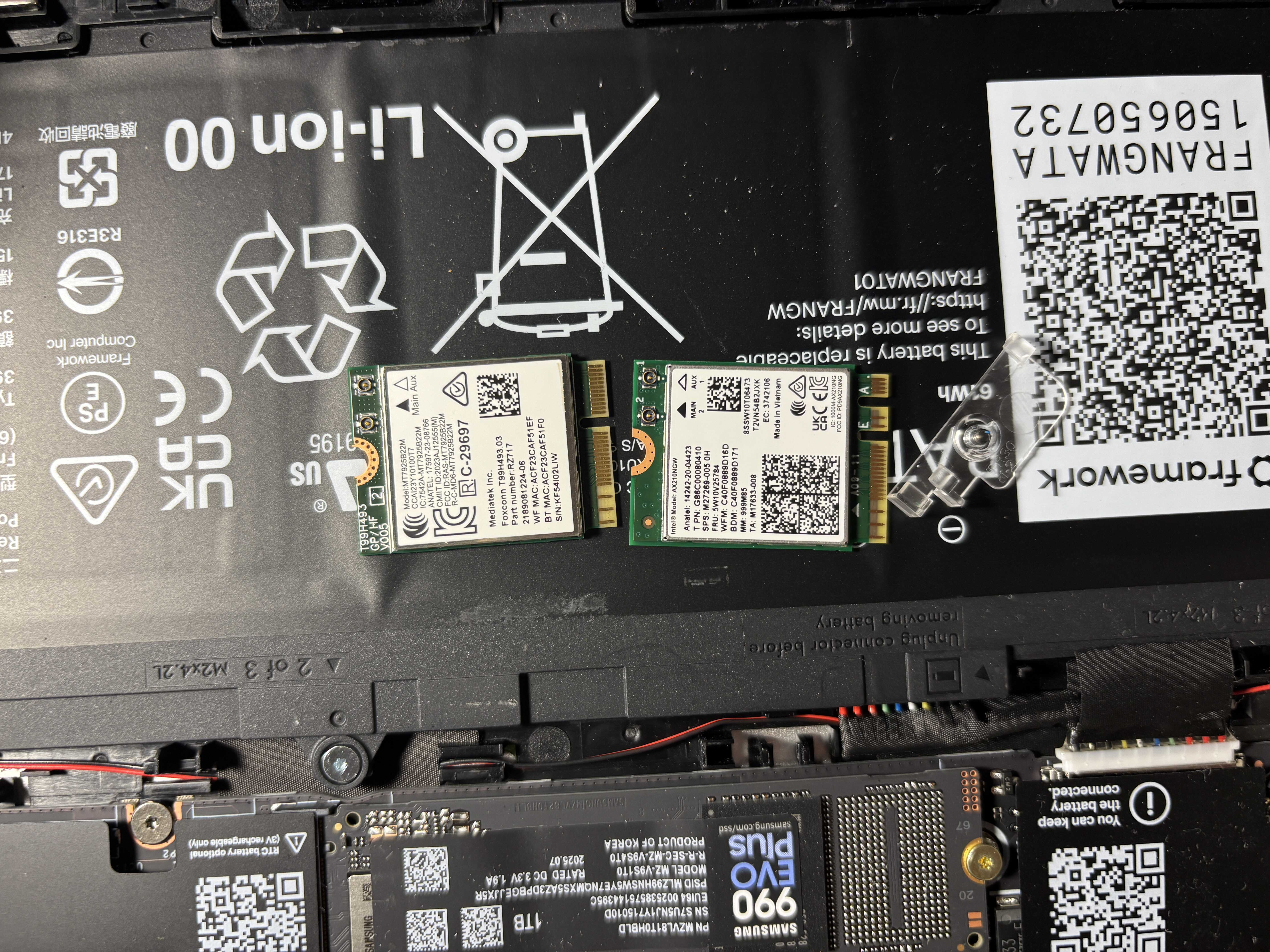 Comparison with the MediaTek RZ616 &ndash; ignore the mess, I dusted the internals out before closing